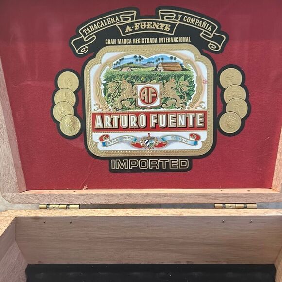 Hemingway Wooden Cigar Box - Picture 6 of 8